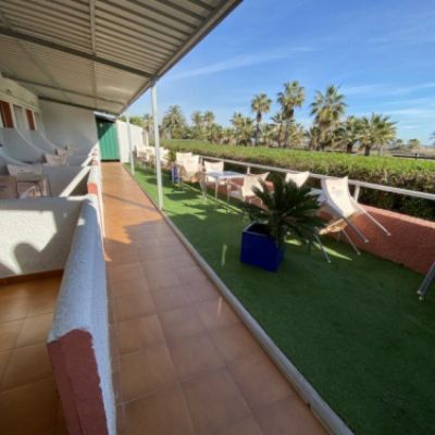 Vista de la zona exterior común de las terrazas de las habitaciones