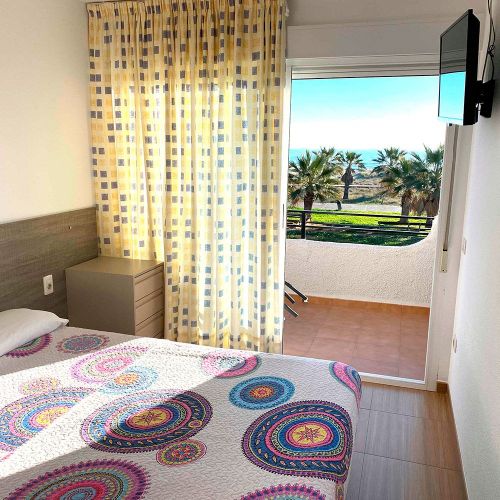 Restaurante y alojamiento en primera línea de playa 02