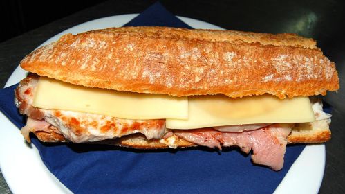 Comida en la playa en El Grao